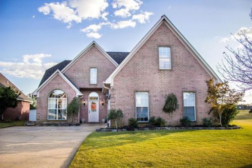 1399 Clockshop Dr, Hernando, MS 38632-7376
