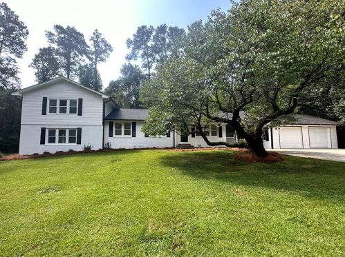 124 Lakewood Dr, Newnan, GA 30263-4740