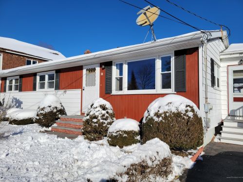 21 Huckins St, Lewiston, ME 04240-3927
