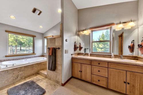 16125 Martis Peak Rd, Truckee CA  96161-1485 exterior