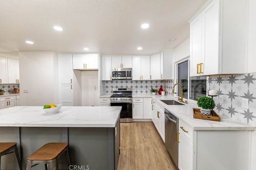 350 Aspen Ave, Rialto CA  92376-5443 exterior