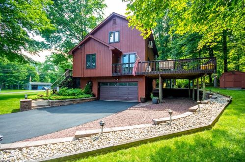 2 Lynn Dr, Andover, NJ 07821-3503