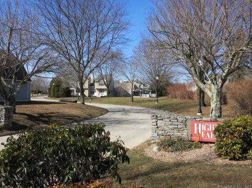 712 Fieldstone Ct, Colchester CT  06415-1247 exterior