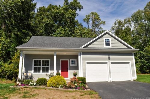2 Liberty Ln, Waterbury, CT 06716-2676