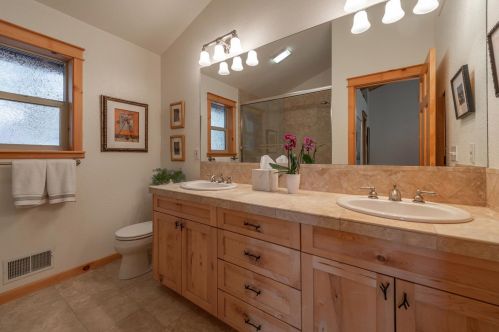 13963 Copenhagen Dr, Truckee CA  96161-6633 exterior