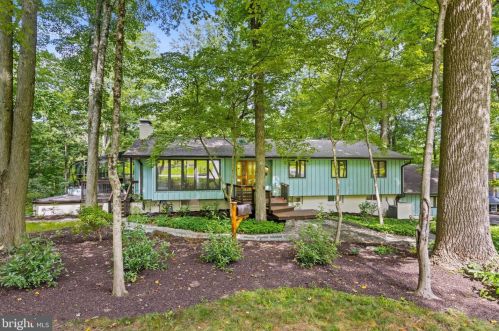 441 Foxchase Ln, Media, PA 19063-1937