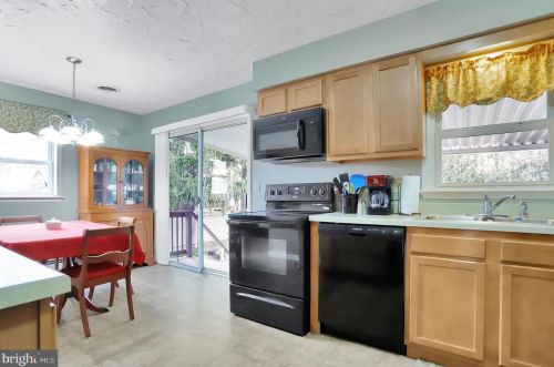 60 Baugher Dr, Hanover PA 17331-4004 exterior