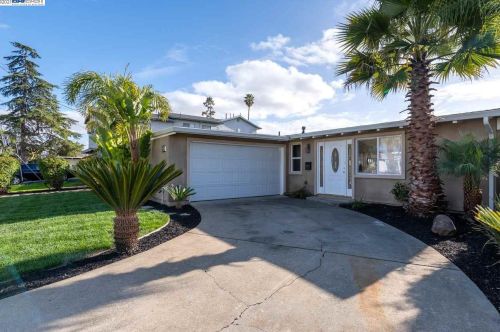 24791 Papaya St, Hayward, CA 94545-2413