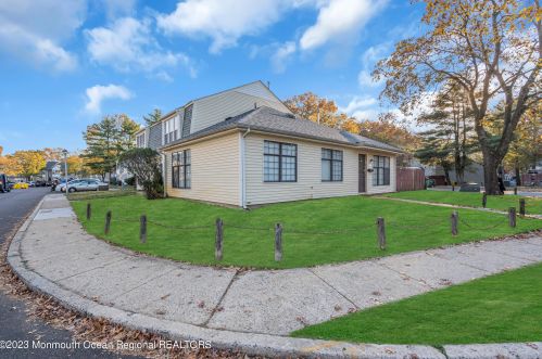 100 Stratford Pl, Lakewood, NJ 08701-1467