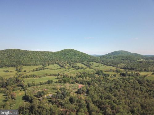 3755 Sage Rd, Delaplane, VA 20144-2040