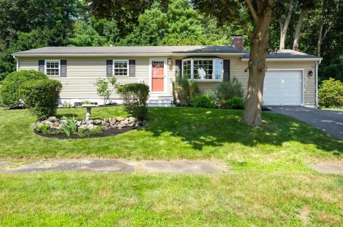 38 Suzanne Dr, Portsmouth, NH 03801-5911