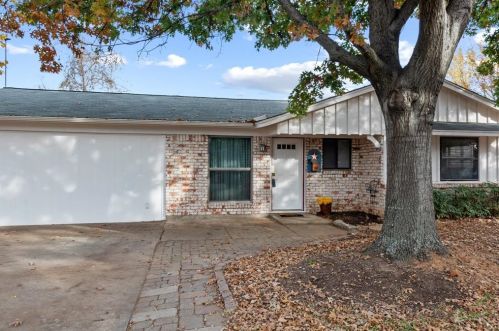 1813 Muse St, Fort Worth TX  76112-3421 exterior