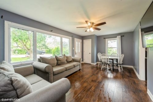 158 Pheasant Trl, Carpentersville, IL 60110-1451