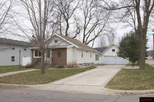 134 Hubbell Ave, Mankato, MN 56001-2060