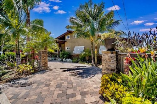 1611 Laurel Rd, Oceanside, CA 92054-5733