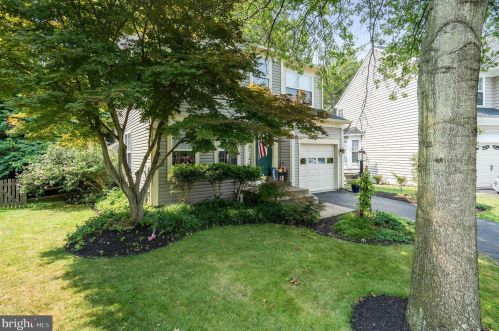 8159 Landfall Ct, Gainesville, VA 20155-3803