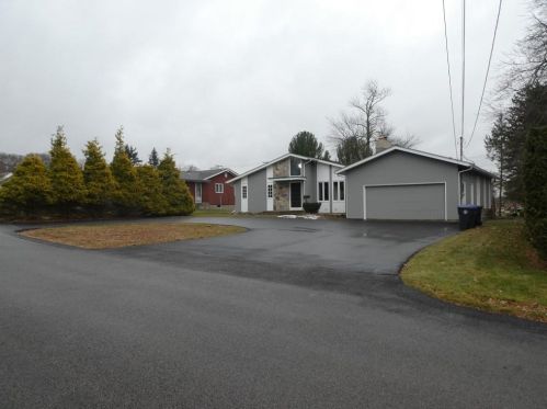 37 Pinewood Dr, Providence, RI 02904-3426