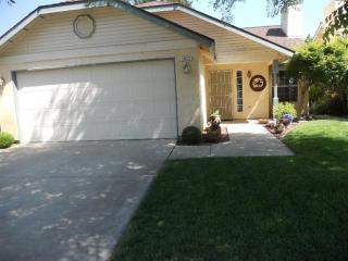 1822 Gettysburg Ave, Clovis, CA 93611-5219