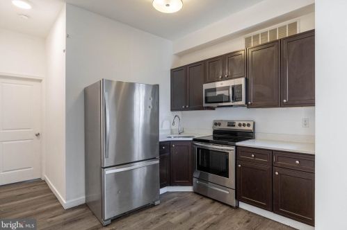 2024 8th St, Philadelphia PA  19122-1304 exterior