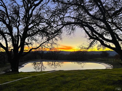 2786 Black Bart Trl, Redwood Valley, CA 95470-6229