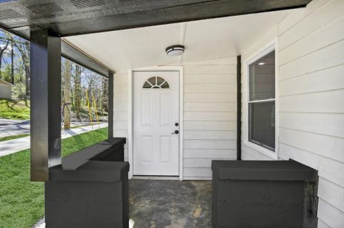 2695 George St, Atlanta GA  30318-1122 exterior