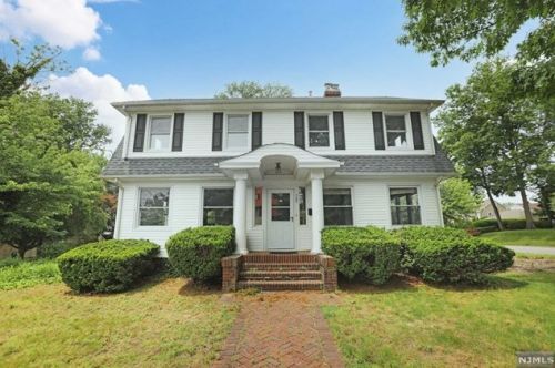 785 Summit Ave, River Edge, NJ 07661-2202
