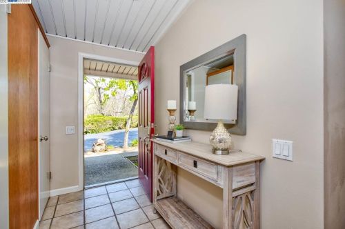 837 Division St, Pleasanton, CA 94566-6511