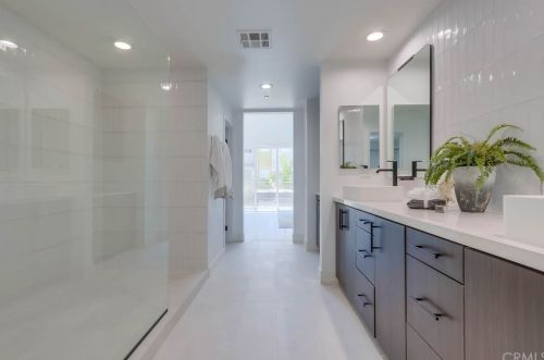 262 Rockefeller, Irvine CA  92612-8113 exterior