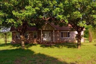 5915 Barton Creek Rd, Cunningham, TN 37052-4928