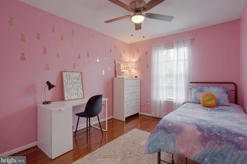 8816 Ridge Hollow Ct, Springfield VA  22152-1424 exterior