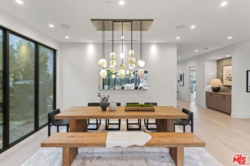 15754 Morrison St, Van Nuys CA  91436-1544 exterior