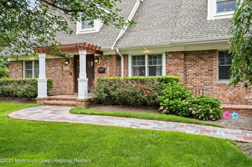 906 Riverview Dr, Brielle, NJ 08730-1635