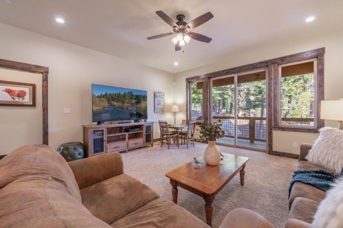 10955 Ski Slope Way, Truckee CA  96161-6613 exterior