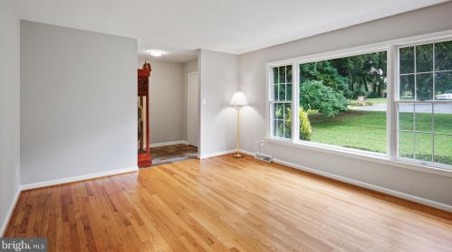 1300 Chez Ct, Fallston, MD 21047-2206