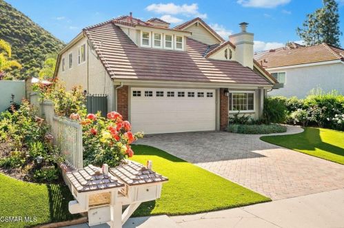 5450 Forest Cove Ln, Calabasas, CA 91301-4045