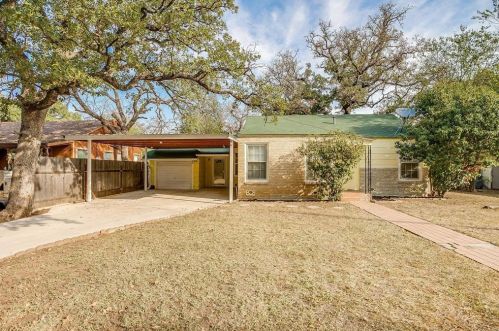 515 21st St, Mineral Wells, TX 76067-7924