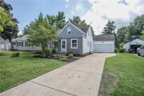 1648 Curry Dr, Cleveland OH  44124-2762 exterior