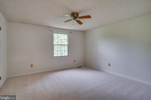 6315 Falling Brk Dr, Springfield VA  22015-4033 exterior