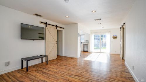 309 Hemlock St, Vacaville, CA 95688-2613