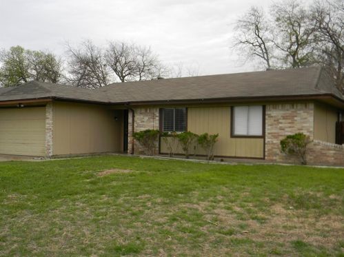 5436 Dunson Dr, Fort Worth TX  76148-4012 exterior