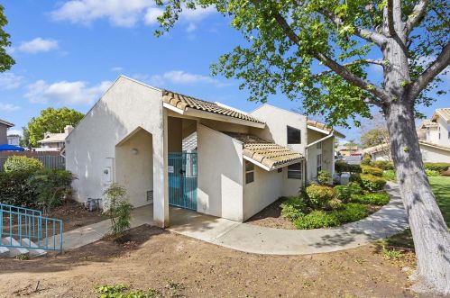 1340 Palomar Pl, Vista CA 92084-3565 exterior