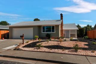 2040 Thrush Way, Fairfield CA  94533-2341 exterior