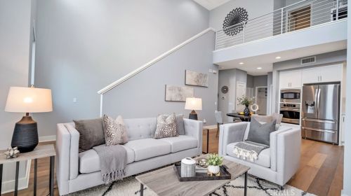 54 Soho, Irvine, CA 92612-1083