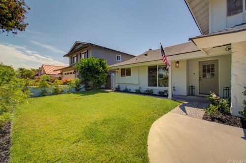 6372 Heil Ave, Huntington Beach CA  92647-4232 exterior