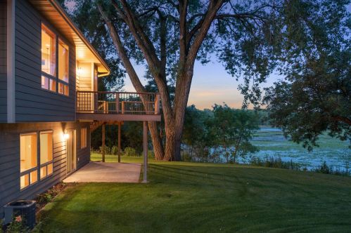 9209 Cedar Lake Rd, Minneapolis MN  55426-2358 exterior