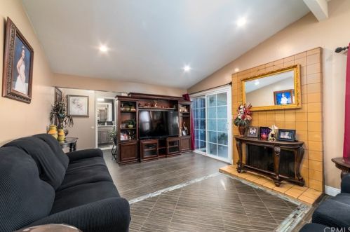 1325 Sandalwood Ave, Anaheim CA  92805-1642 exterior