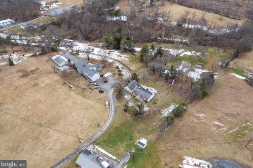 48 Calvin Unger Ln, Berkeley Springs WV 25411-5181 exterior