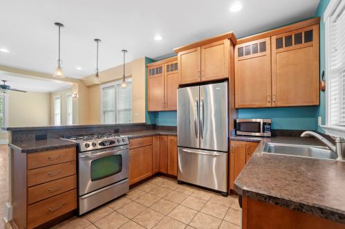 616 1st St, Crete, IL 60417-2014