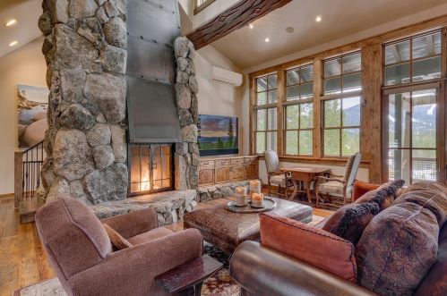 240 Laura Knight, Truckee CA  96161-5170 exterior