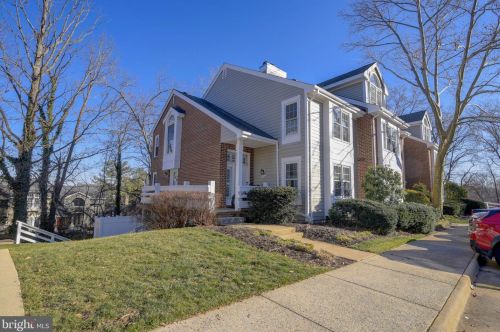 11150 Beaver Trail Ct, Herndon, VA 20191-4318